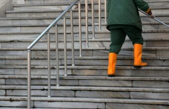 Why Highland Park Homes Are Turning to Pressure Washing Post-Lake Ice and Road Salt